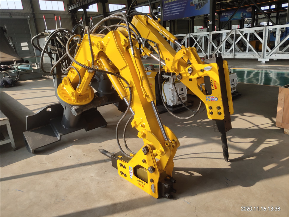 煤礦用刮板機頭破碎機械手