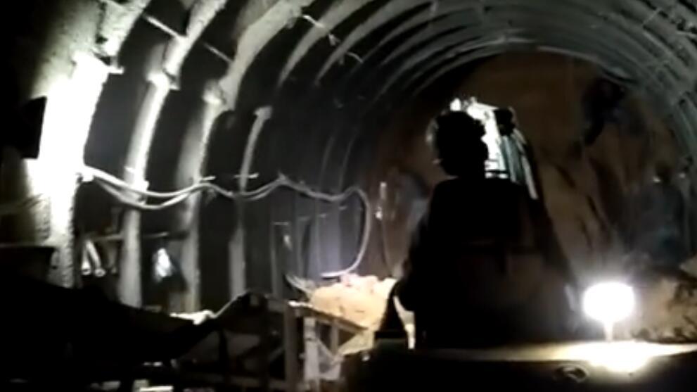 電動挖掘機(jī)巷道裝輸送皮帶視頻